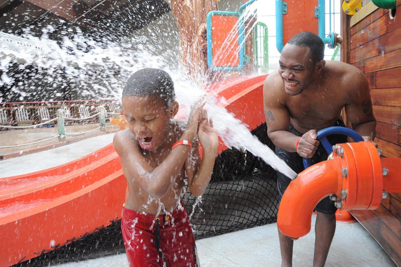 Six Flags Great Escape & Indoor Waterpark 3*
