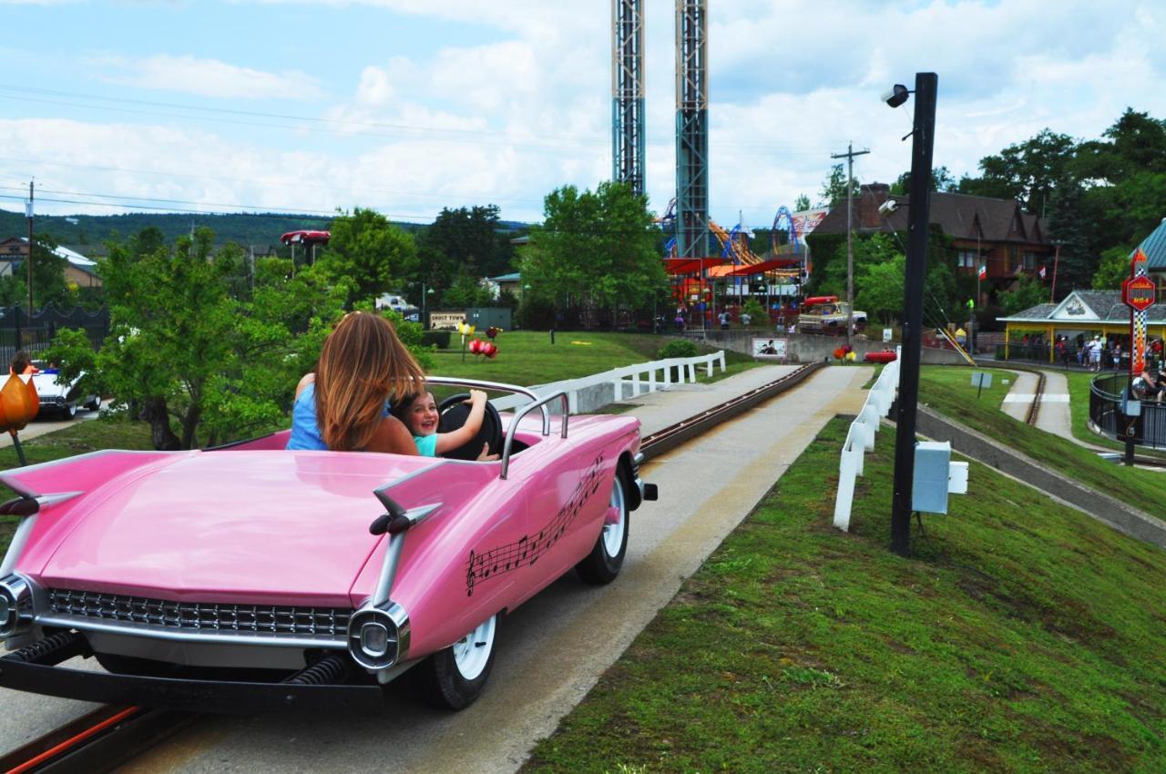 Six Flags Great Escape & Indoor Waterpark 3*